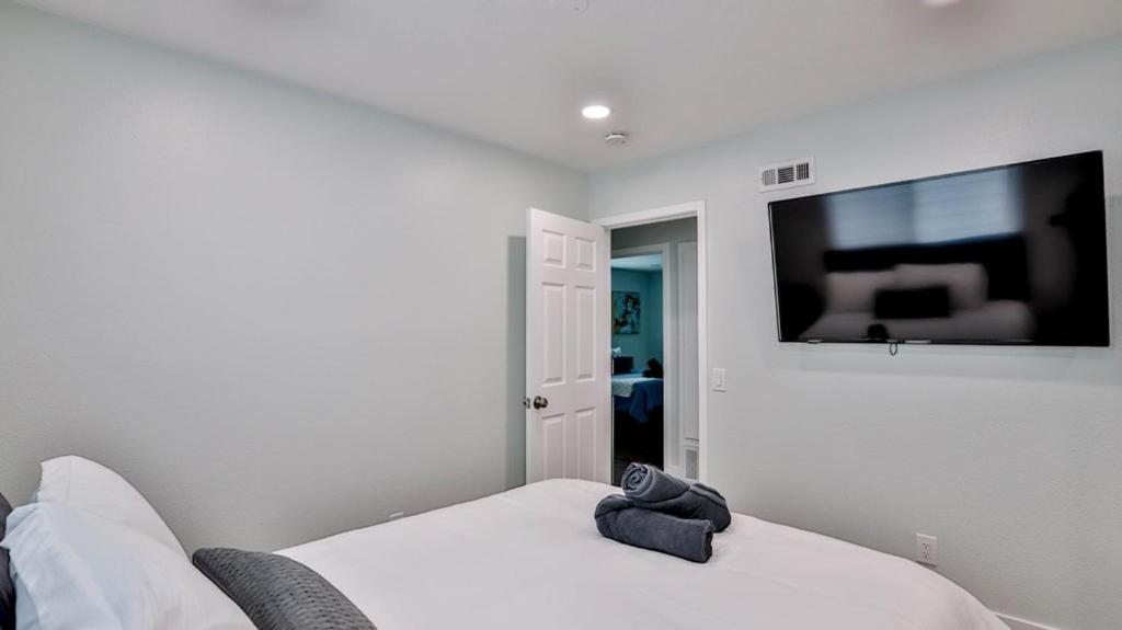 H&H Modern Lux 4Bd 1 King Suite 3 Queen Socal Disney Westminster Bagian luar foto