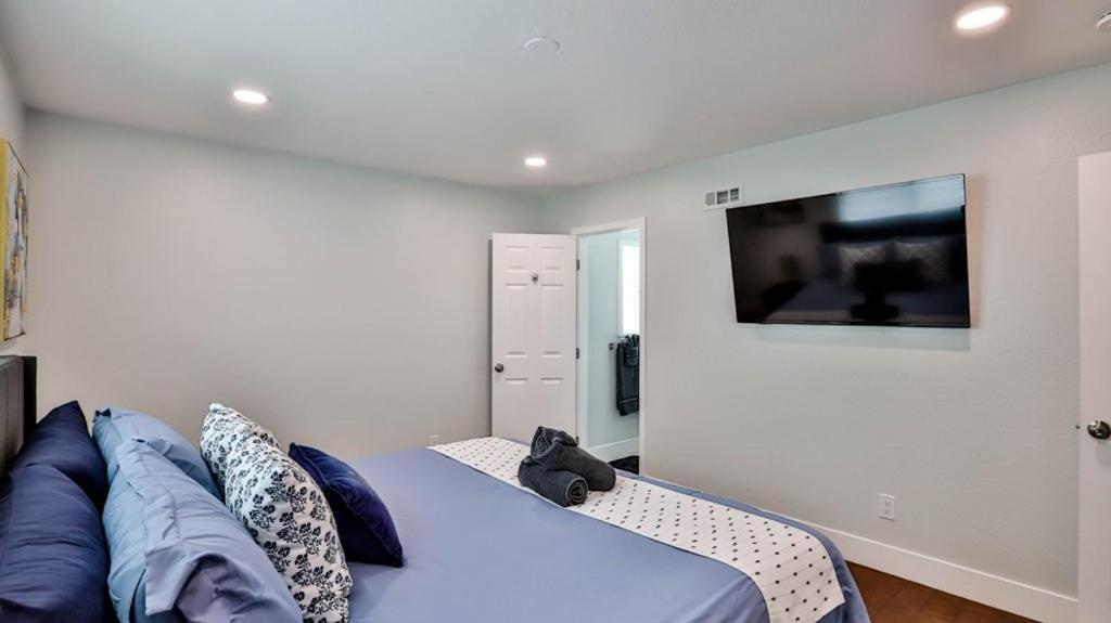H&H Modern Lux 4Bd 1 King Suite 3 Queen Socal Disney Westminster Bagian luar foto