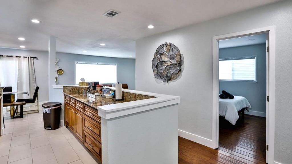H&H Modern Lux 4Bd 1 King Suite 3 Queen Socal Disney Westminster Bagian luar foto