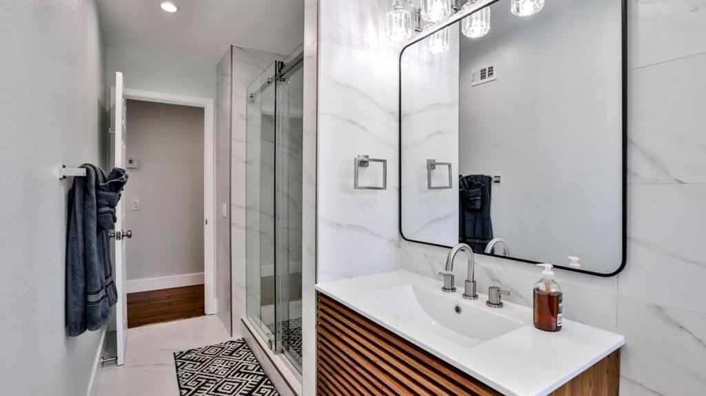 H&H Modern Lux 4Bd 1 King Suite 3 Queen Socal Disney Westminster Bagian luar foto