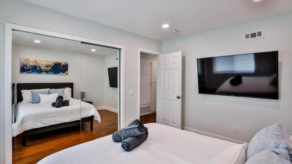 H&H Modern Lux 4Bd 1 King Suite 3 Queen Socal Disney Westminster Bagian luar foto