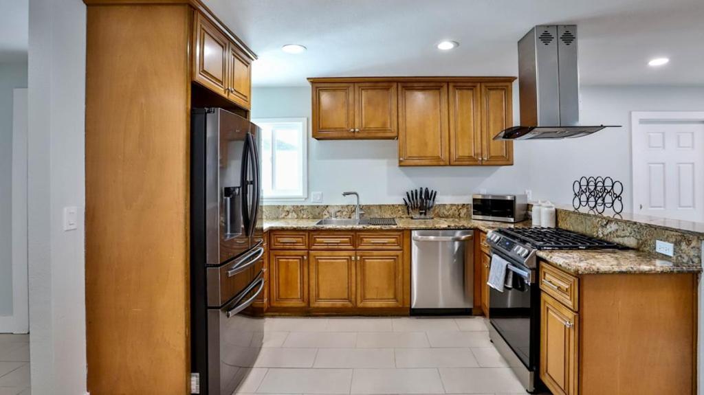 H&H Modern Lux 4Bd 1 King Suite 3 Queen Socal Disney Westminster Bagian luar foto
