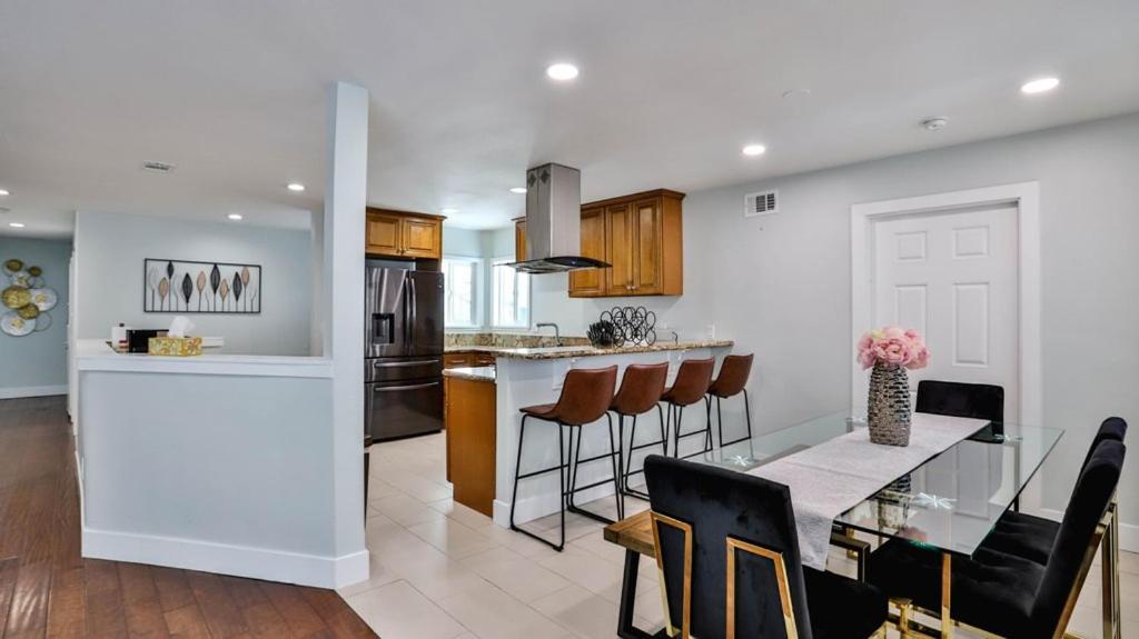 H&H Modern Lux 4Bd 1 King Suite 3 Queen Socal Disney Westminster Bagian luar foto