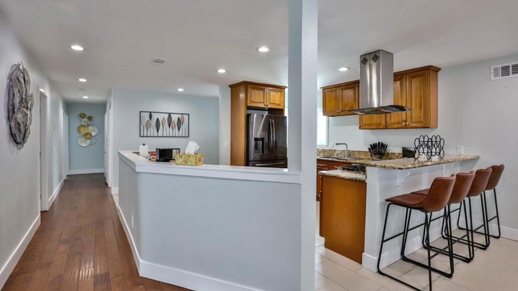 H&H Modern Lux 4Bd 1 King Suite 3 Queen Socal Disney Westminster Bagian luar foto