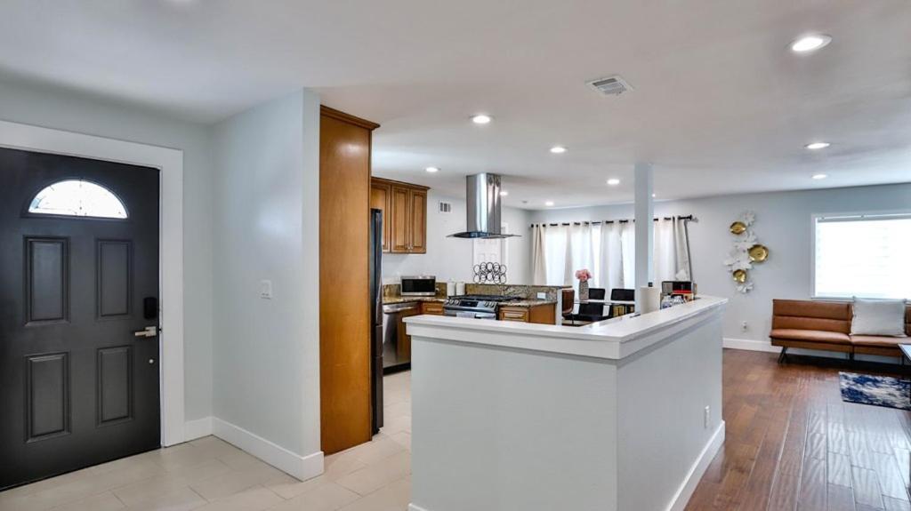 H&H Modern Lux 4Bd 1 King Suite 3 Queen Socal Disney Westminster Bagian luar foto